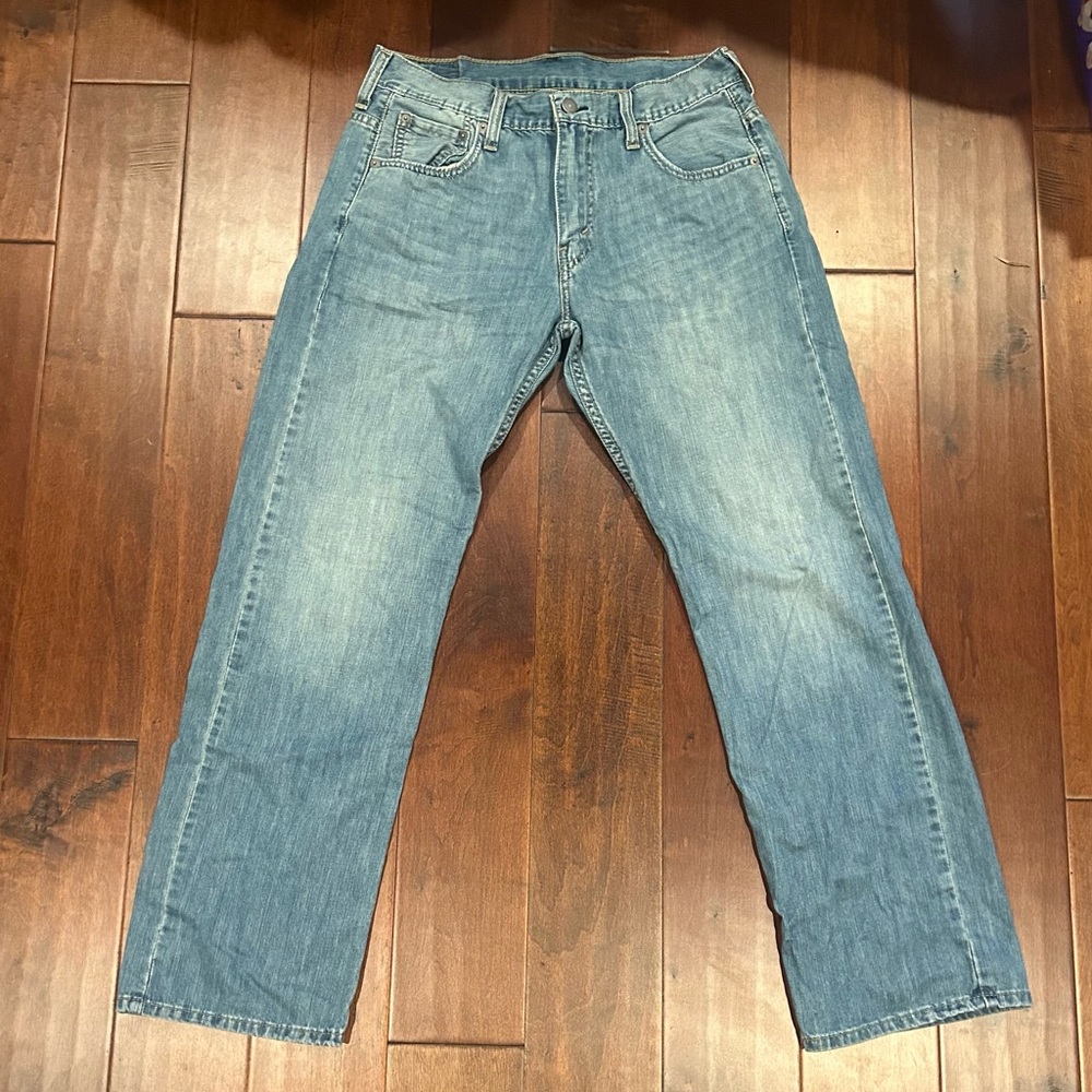 levi's 30x32 medium to light wash jeans